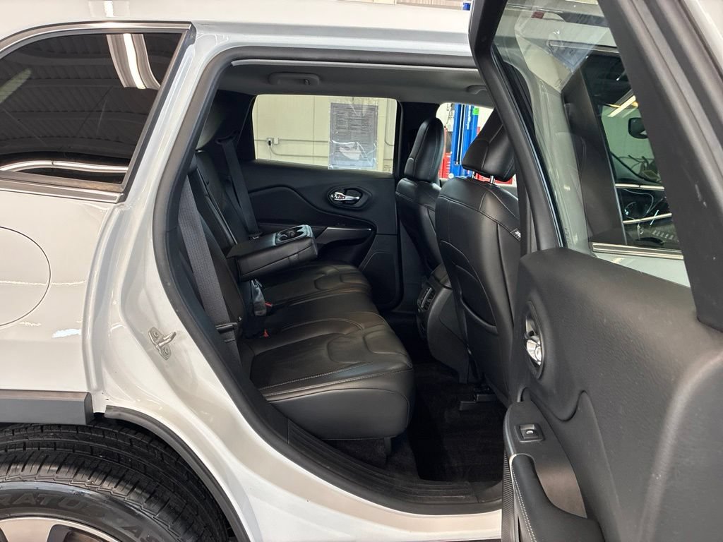 Used 2019 Jeep Cherokee Limited AWD/4WD image 18