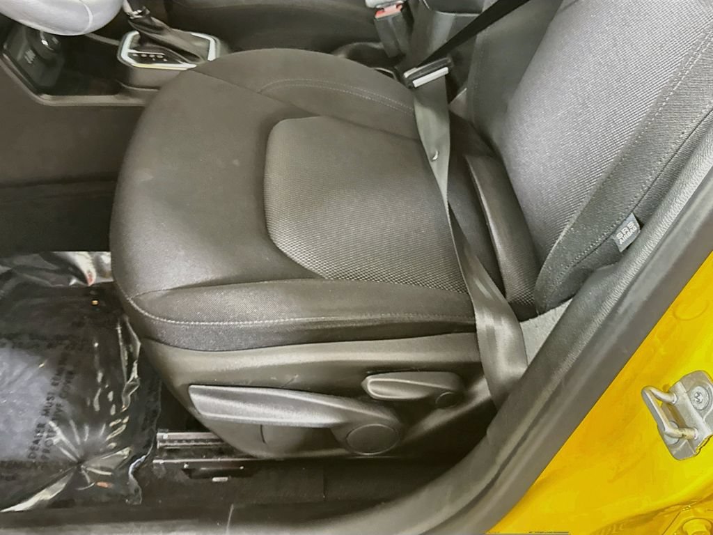 Used 2023 Jeep Renegade Latitude AWD/4WD image 24