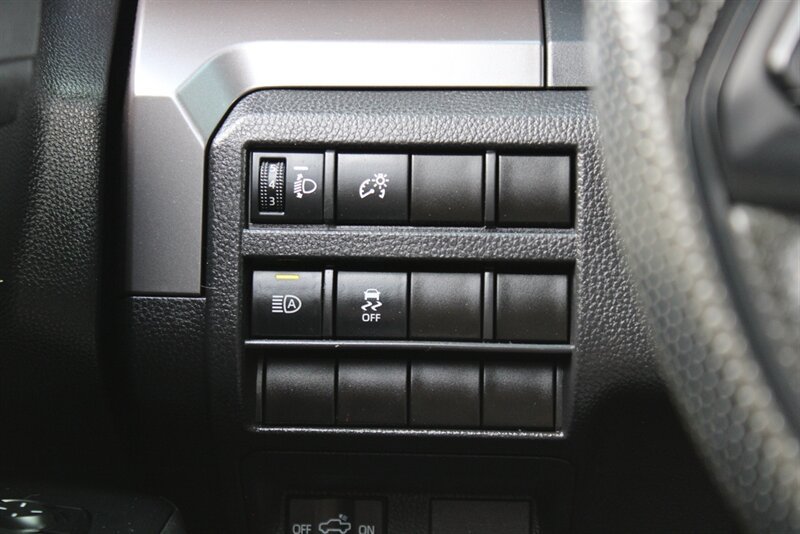 Used 2024 Toyota Tacoma SR5 AWD/4WD image 23