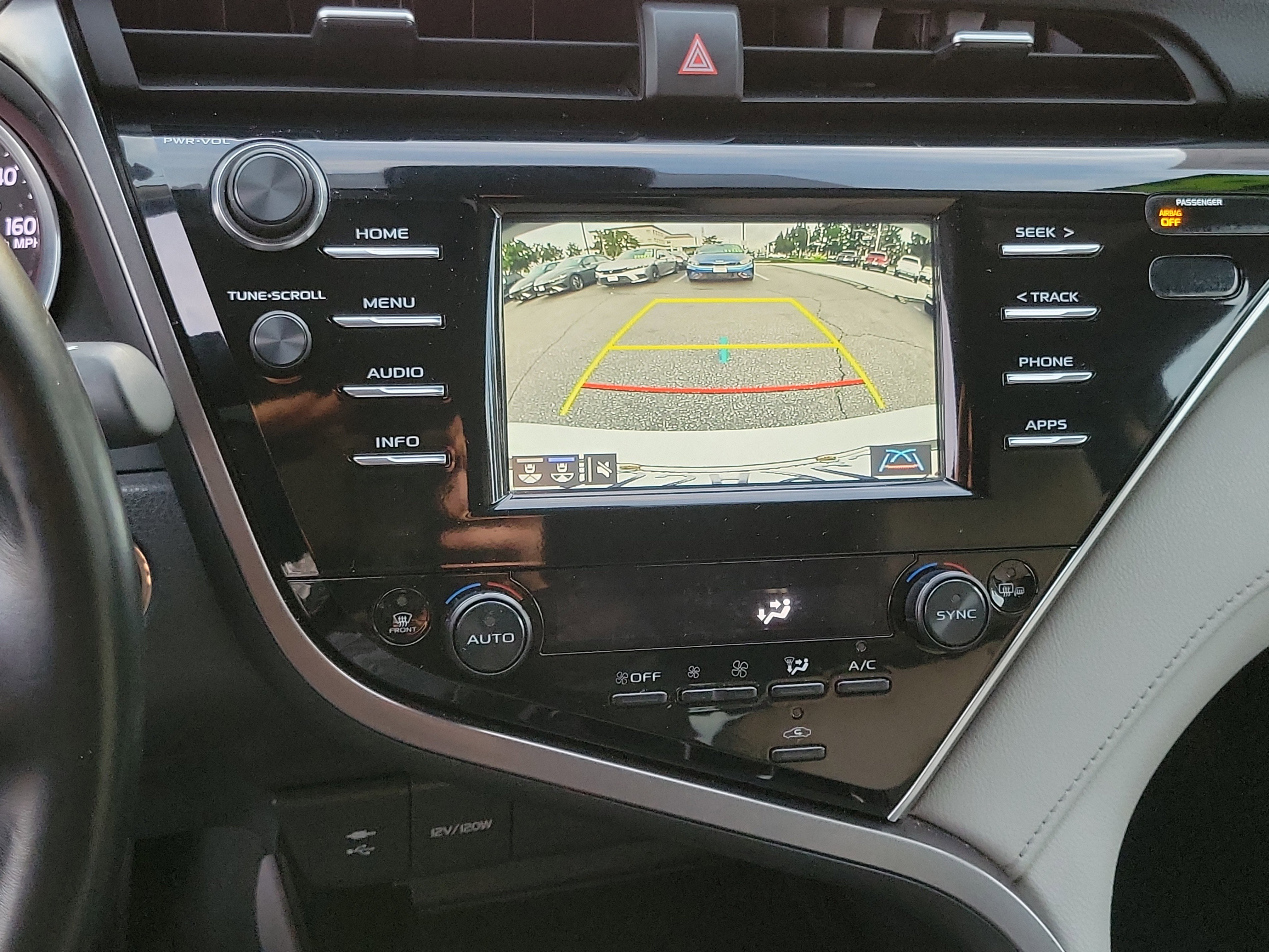 Used 2018 Toyota Camry XSE image 12