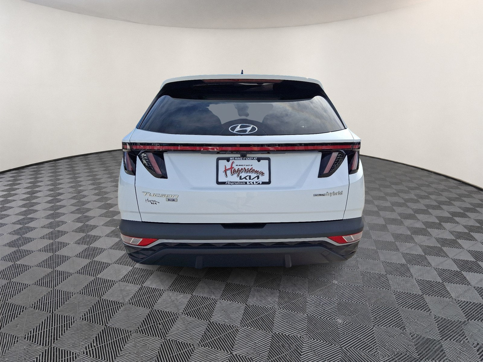 Used 2022 Hyundai Tucson Blue w/ Cargo Package AWD/4WD image 5