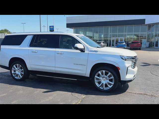 Certified 2023 Chevrolet Suburban High Country AWD/4WD image 2