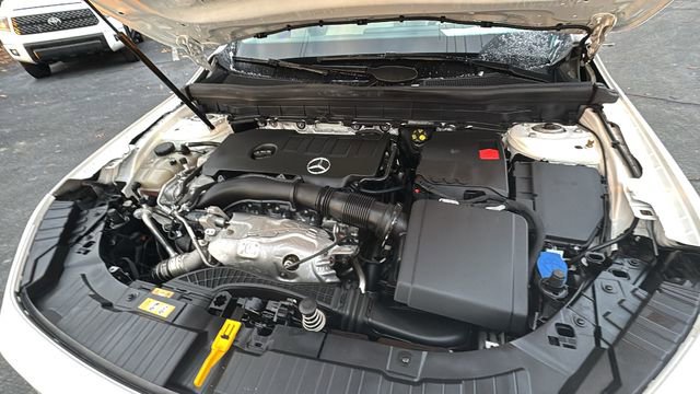 Used 2022 Mercedes-Benz GLB 250 GLB 250 image 35