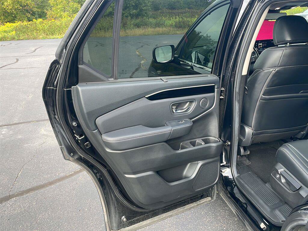 Used 2024 Honda Pilot Touring image 14