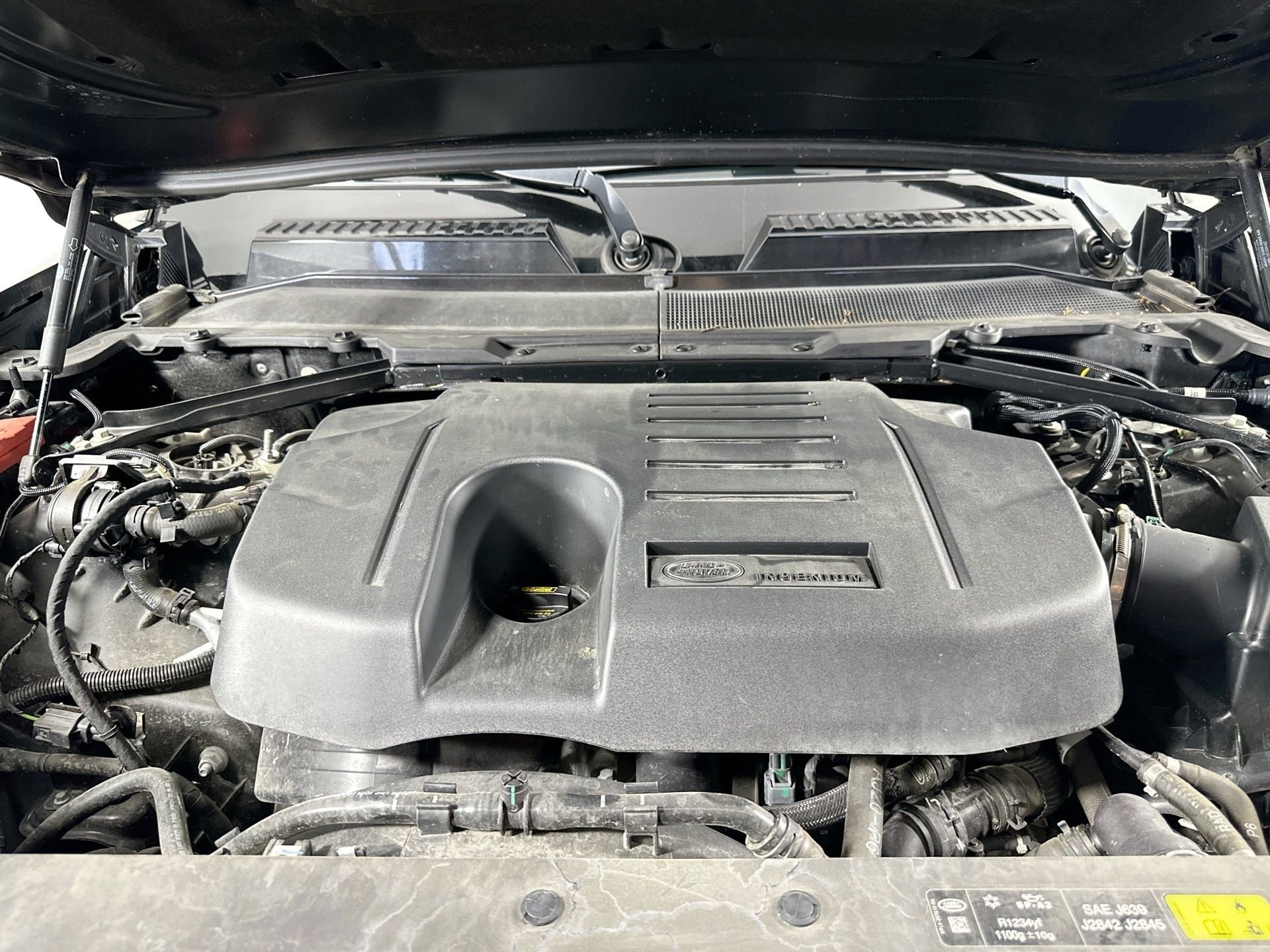 Certified 2023 Land Rover Defender 130 SE image 29