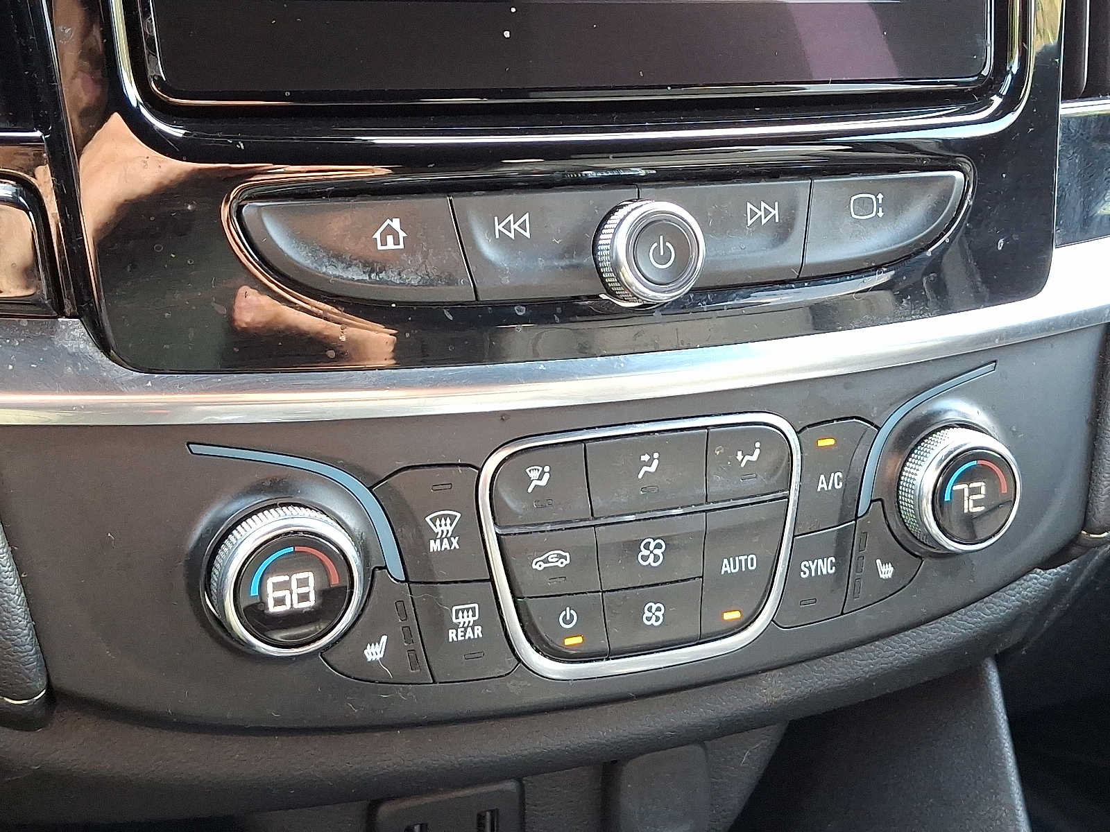 Used 2023 Chevrolet Traverse LT AWD/4WD image 15