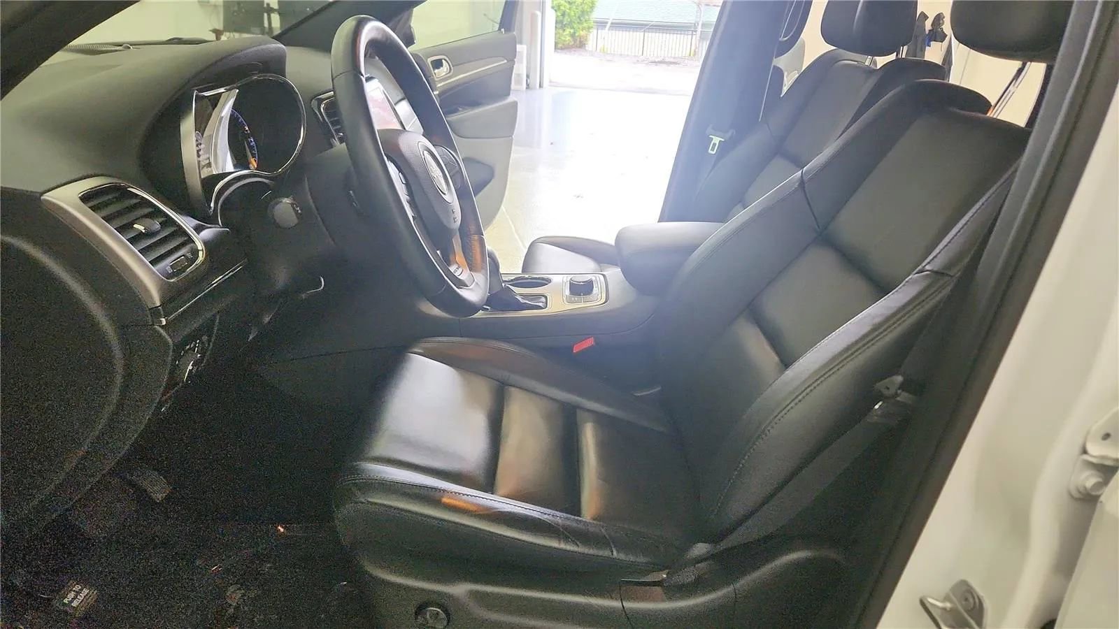 Used 2022 Jeep Grand Cherokee Limited w/ Trailer Tow Group IV image 23