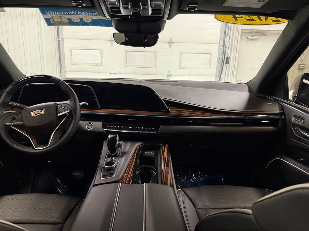 Used 2024 Cadillac Escalade ESV Premium Luxury image 25