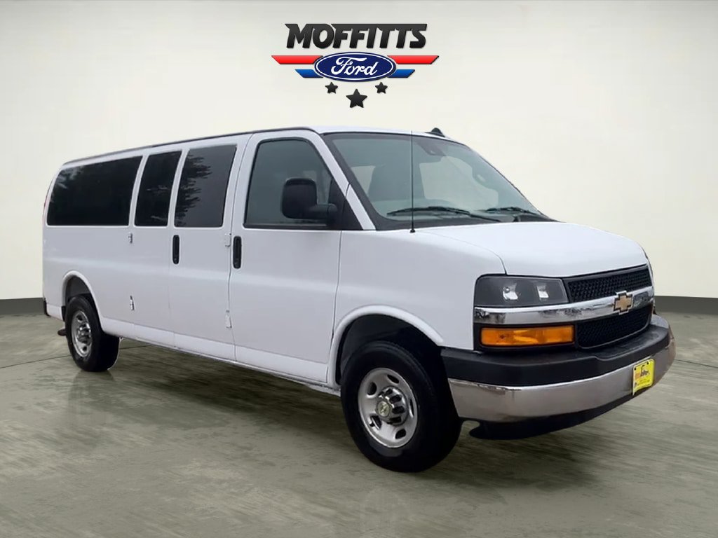 Used 2025 Chevrolet Express 3500 LT w/ LT Preferred Equipment Group RWD image 7