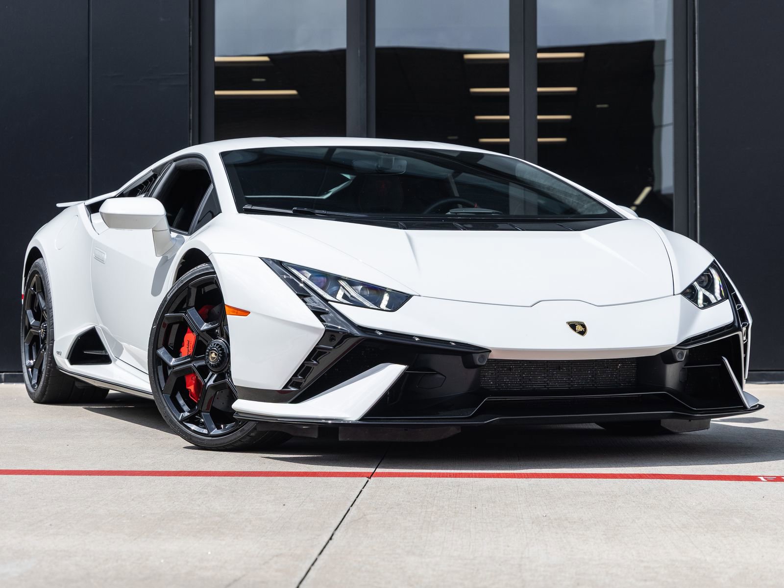Used 2023 Lamborghini Huracan Tecnica RWD image 2
