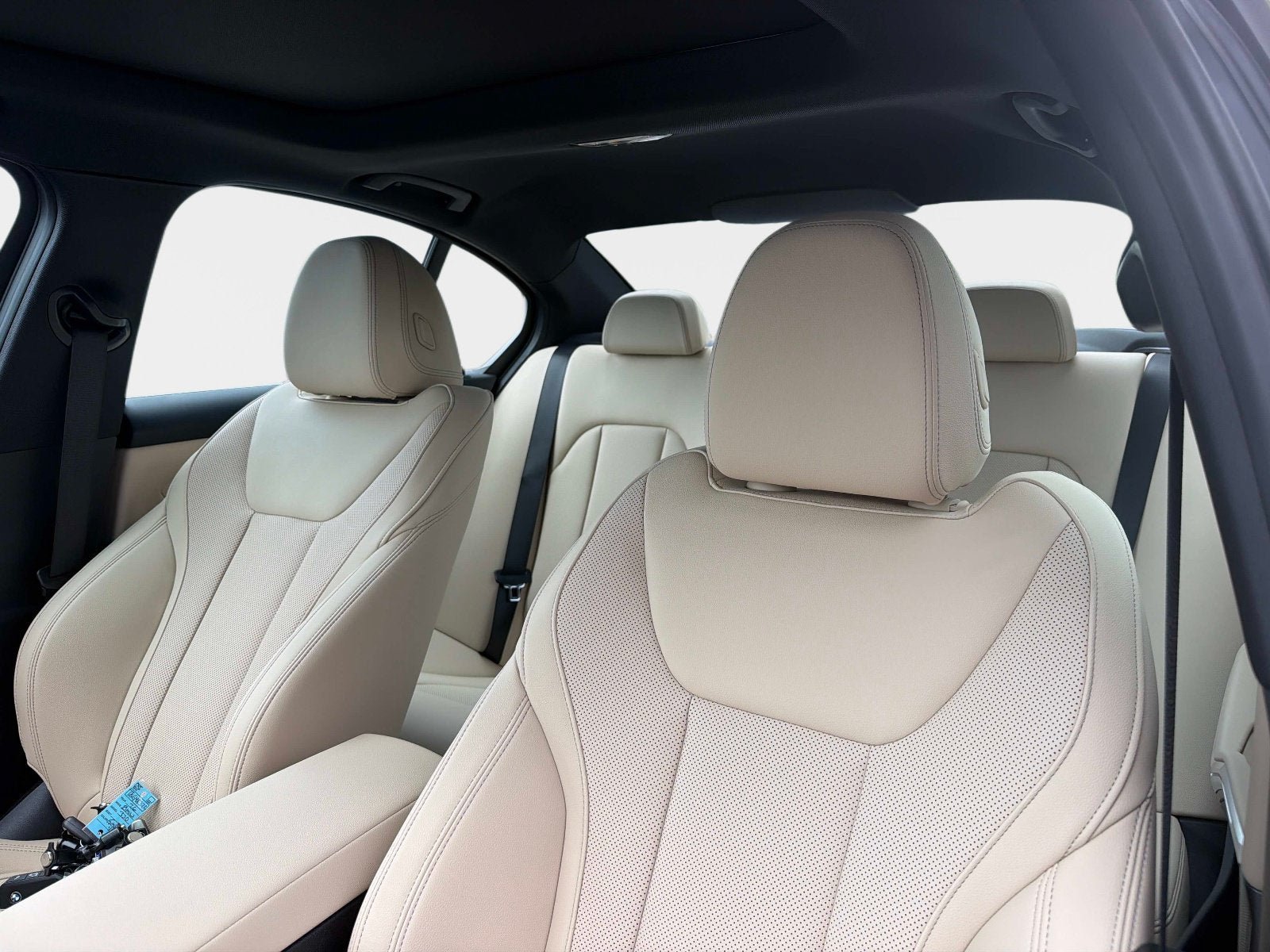 New 2026 BMW 330i Sedan w/ Convenience Package RWD image 19