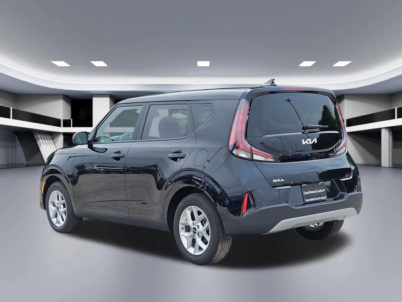 Certified 2025 Kia Soul LX w/ LX Technology Package FWD image 3