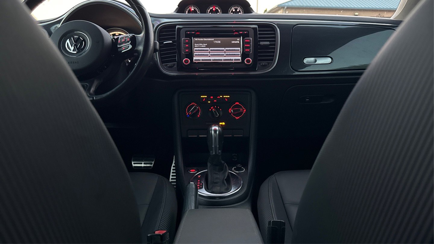 Used 2013 Volkswagen Beetle 2.0T image 31