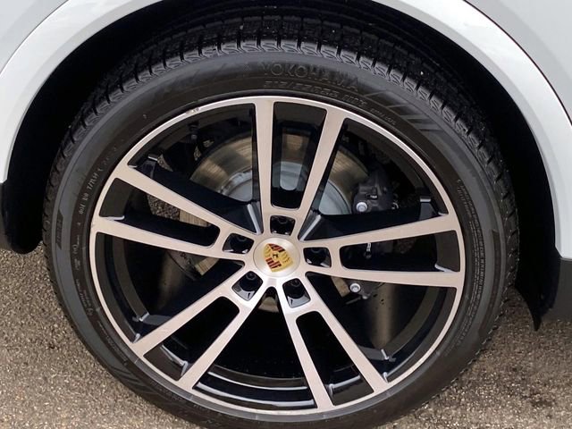 Used 2024 Porsche Cayenne image 28