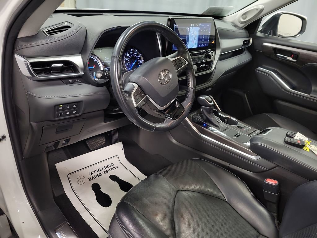 Used 2022 Toyota Highlander Platinum image 14