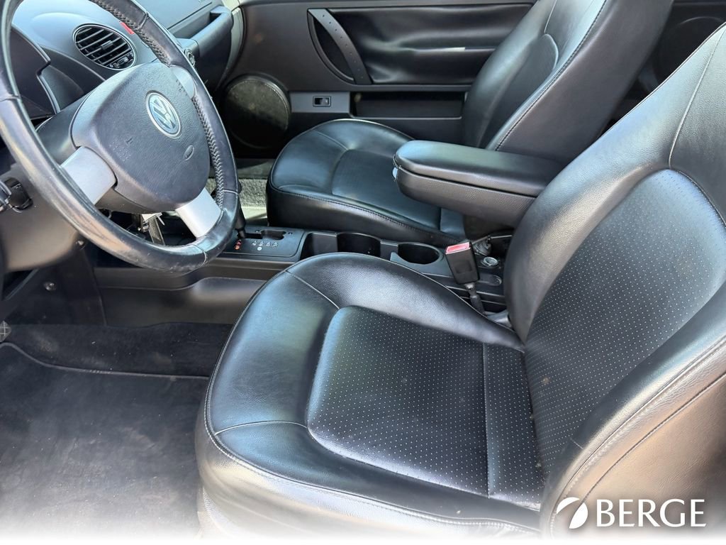 Used 2010 Volkswagen Beetle Final Edition FWD image 18