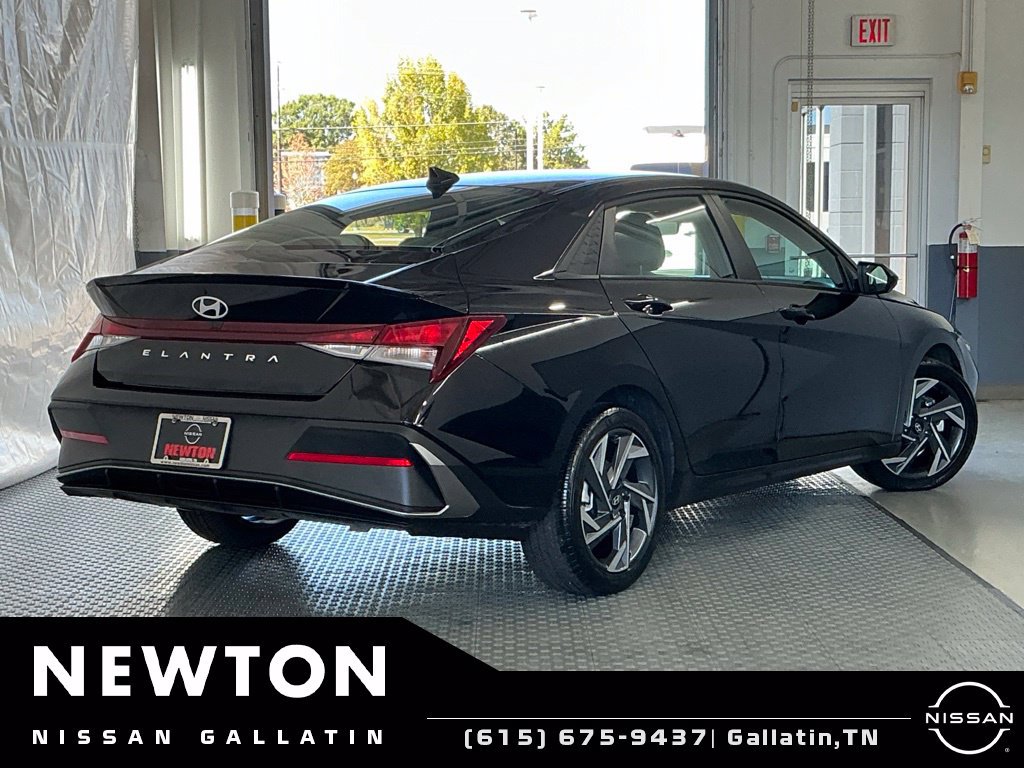 Used 2025 Hyundai Elantra Sport FWD image 20