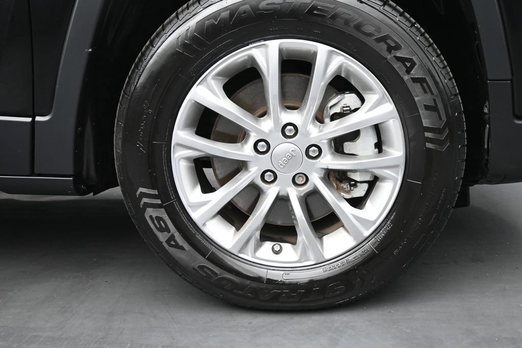 Used 2022 Jeep Cherokee Latitude Lux w/ Sun & Sound Group AWD/4WD image 10