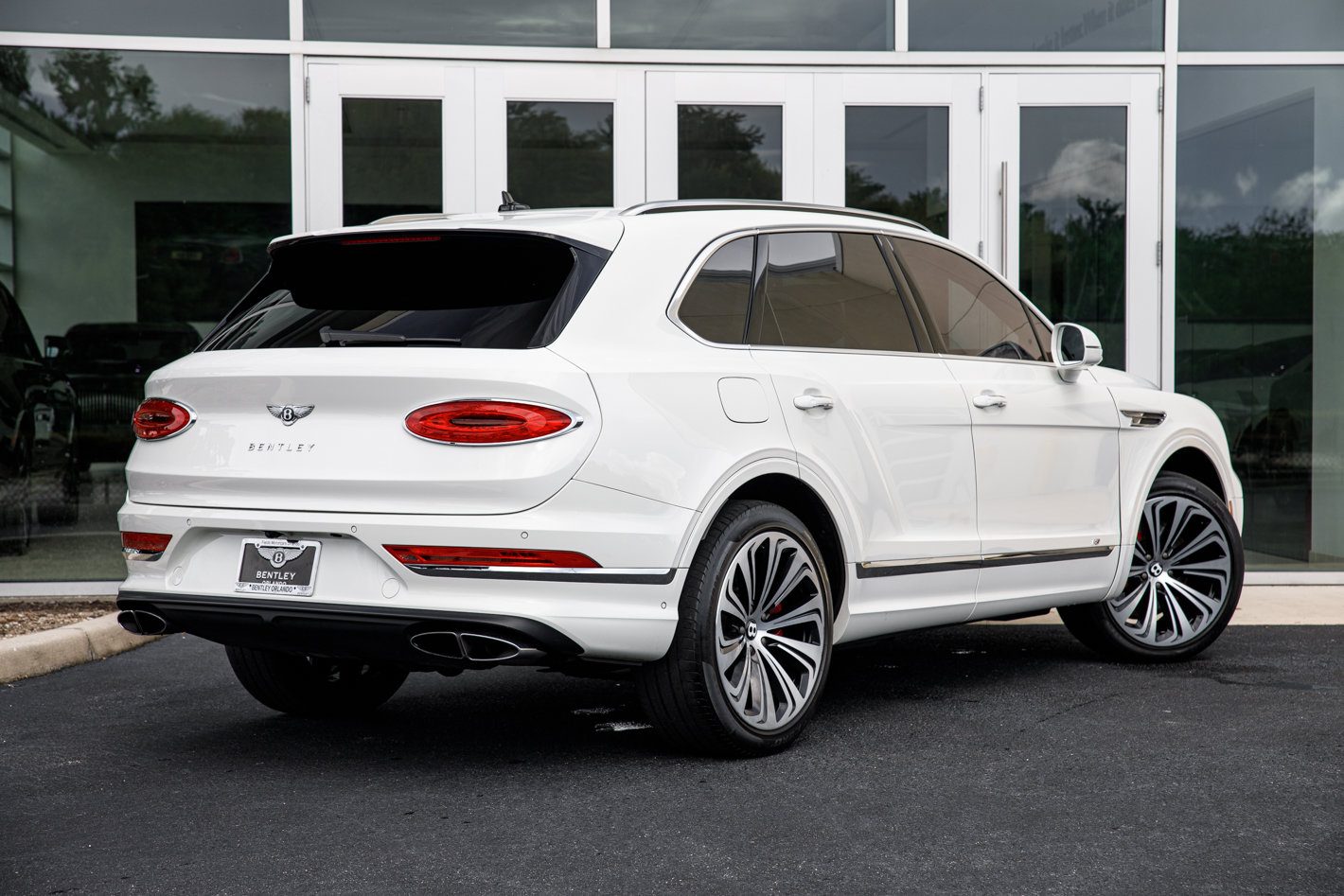 Used 2021 Bentley Bentayga AWD/4WD image 3
