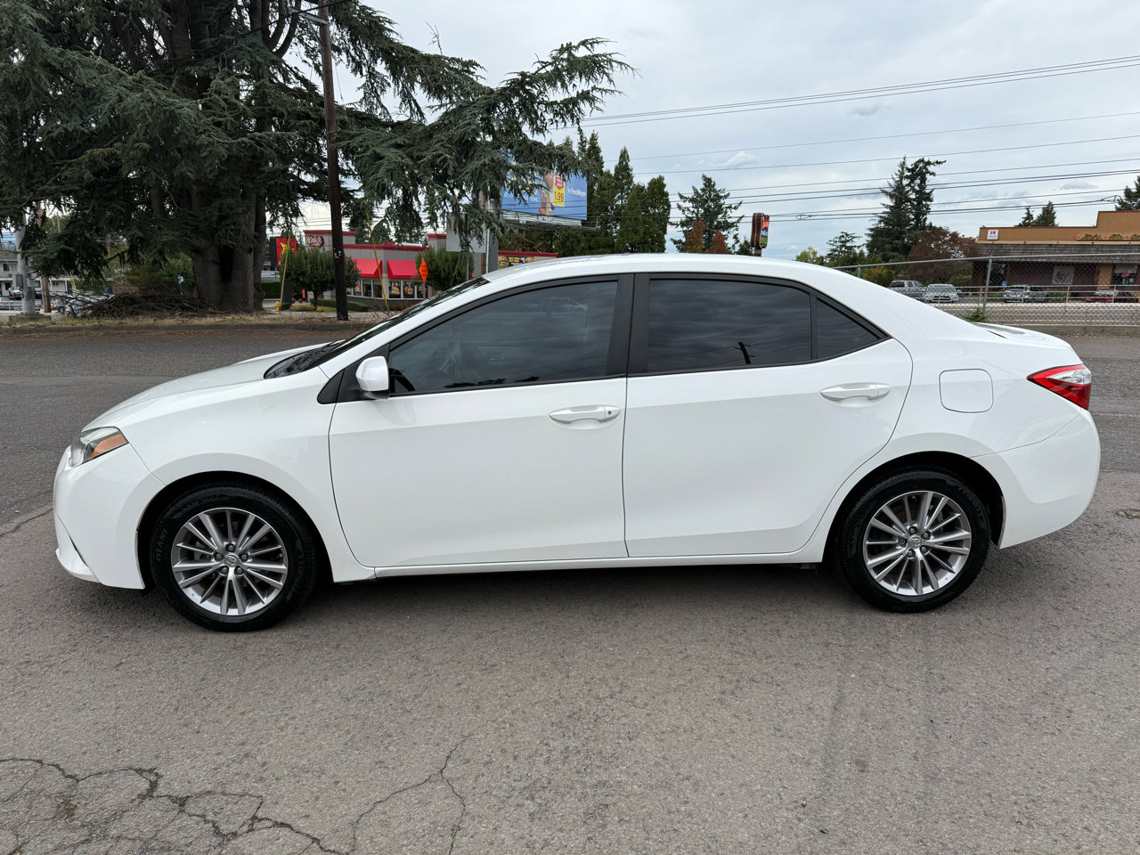 Used 2014 Toyota Corolla LE Premium image 2