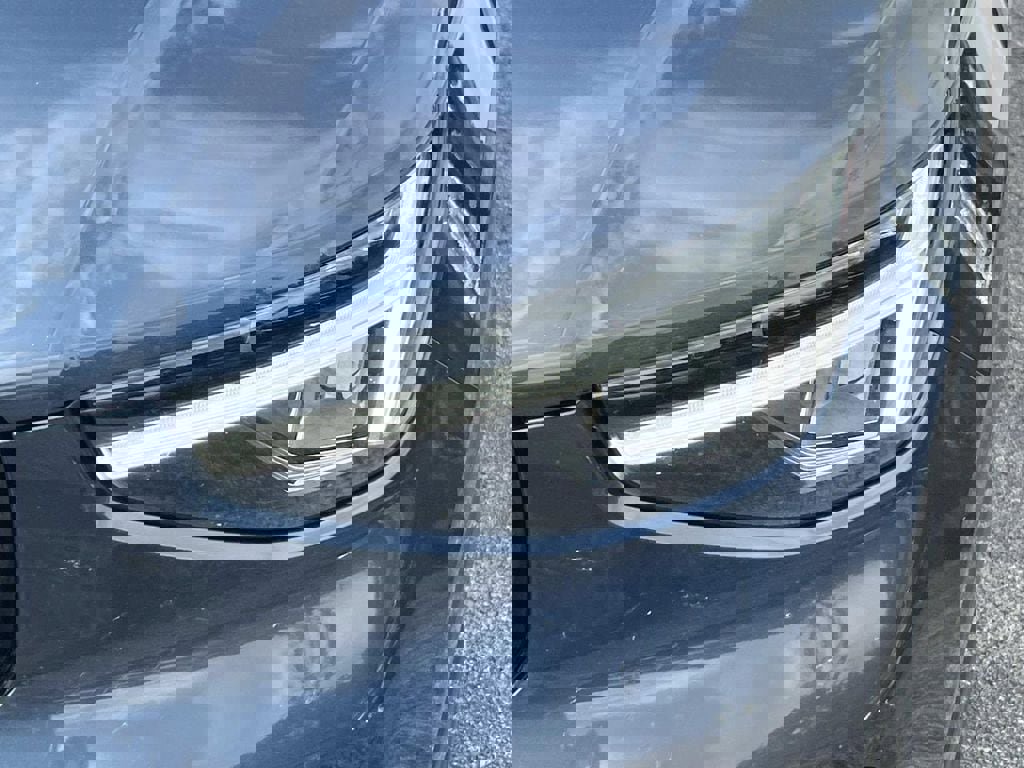 Certified 2026 Volvo XC40 B4 Core w/ Climate Package FWD image 9