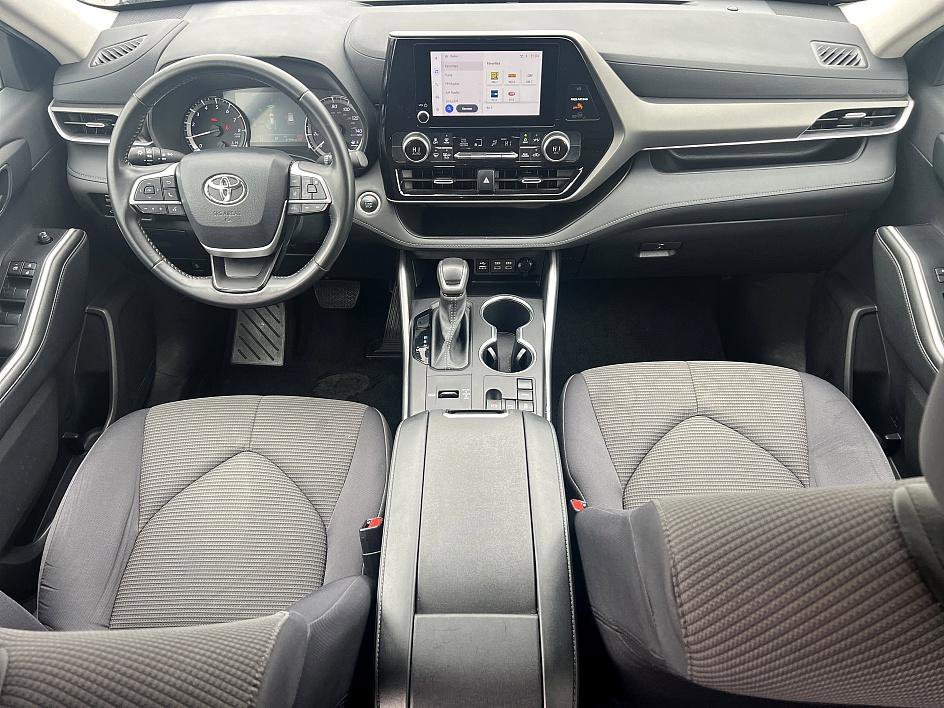 Used 2024 Toyota Highlander LE image 18