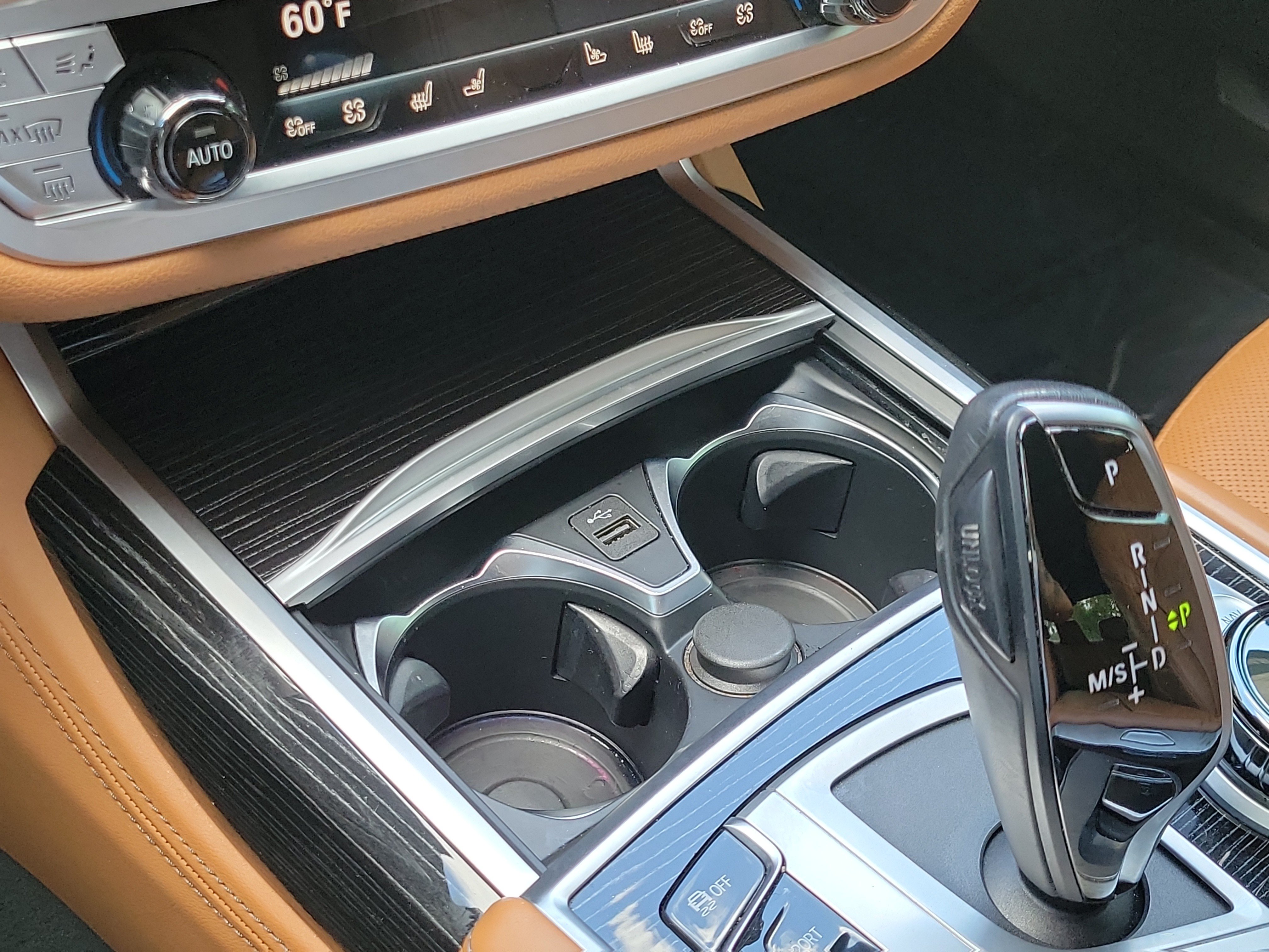 Used 2022 BMW 740i w/ M Sport Package RWD image 28