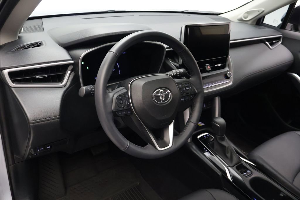 Used 2023 Toyota Corolla Cross XLE w/ Convenience Package FWD image 15
