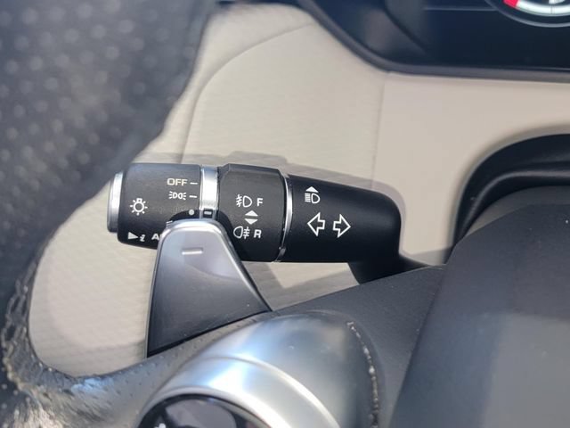 Used 2018 Land Rover Range Rover Velar R-Dynamic SE AWD/4WD image 17