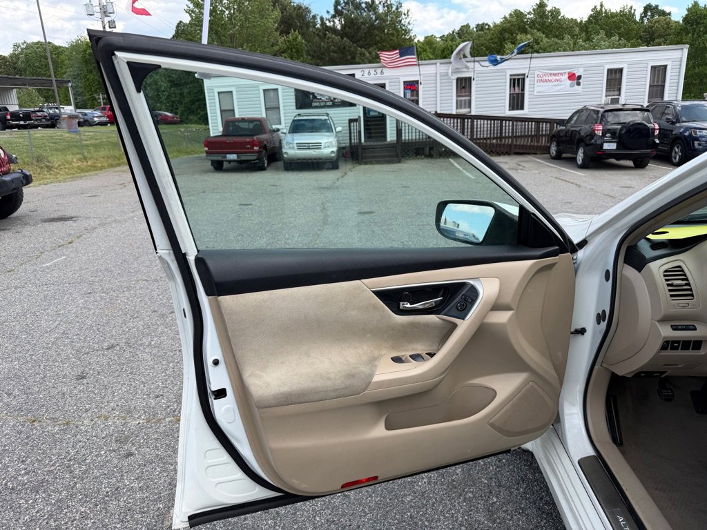 Used 2013 Nissan Altima 2.5 SV FWD image 9