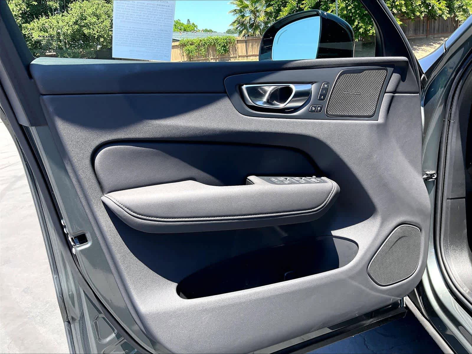 New 2026 Volvo XC60 T8 Ultra w/ Climate Package AWD/4WD image 24