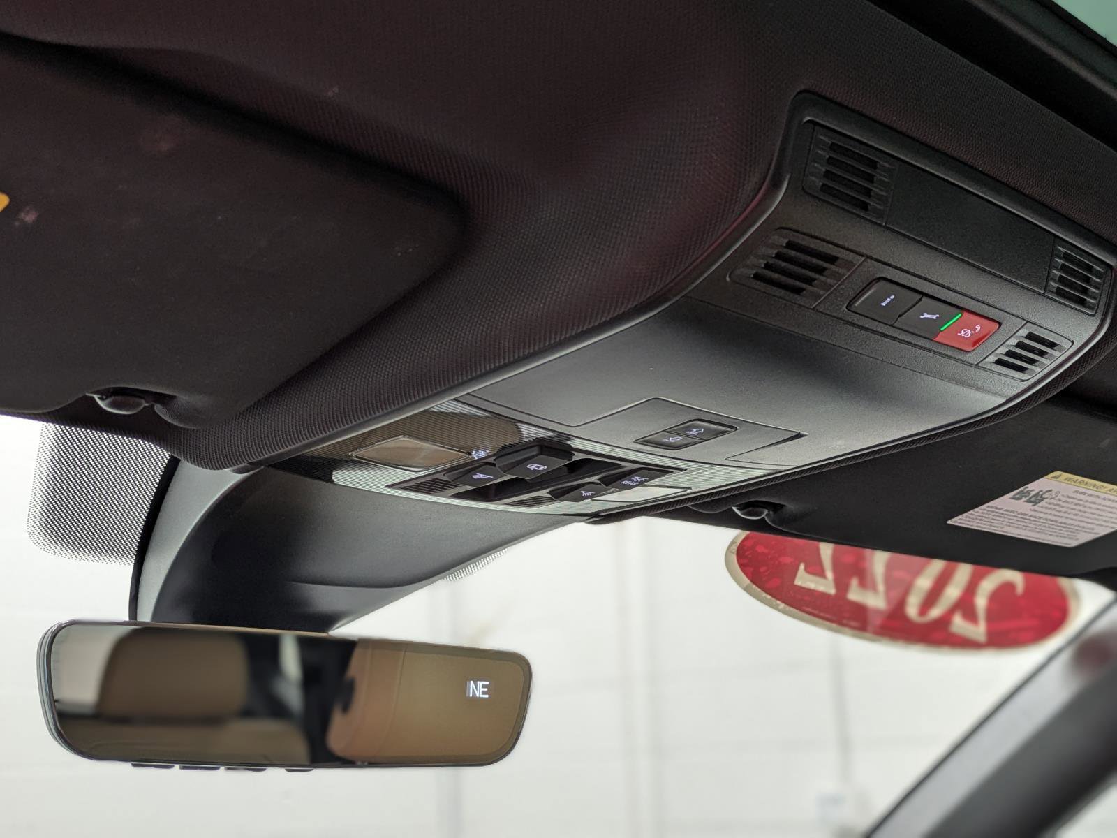 Used 2022 Volkswagen Tiguan SE image 33