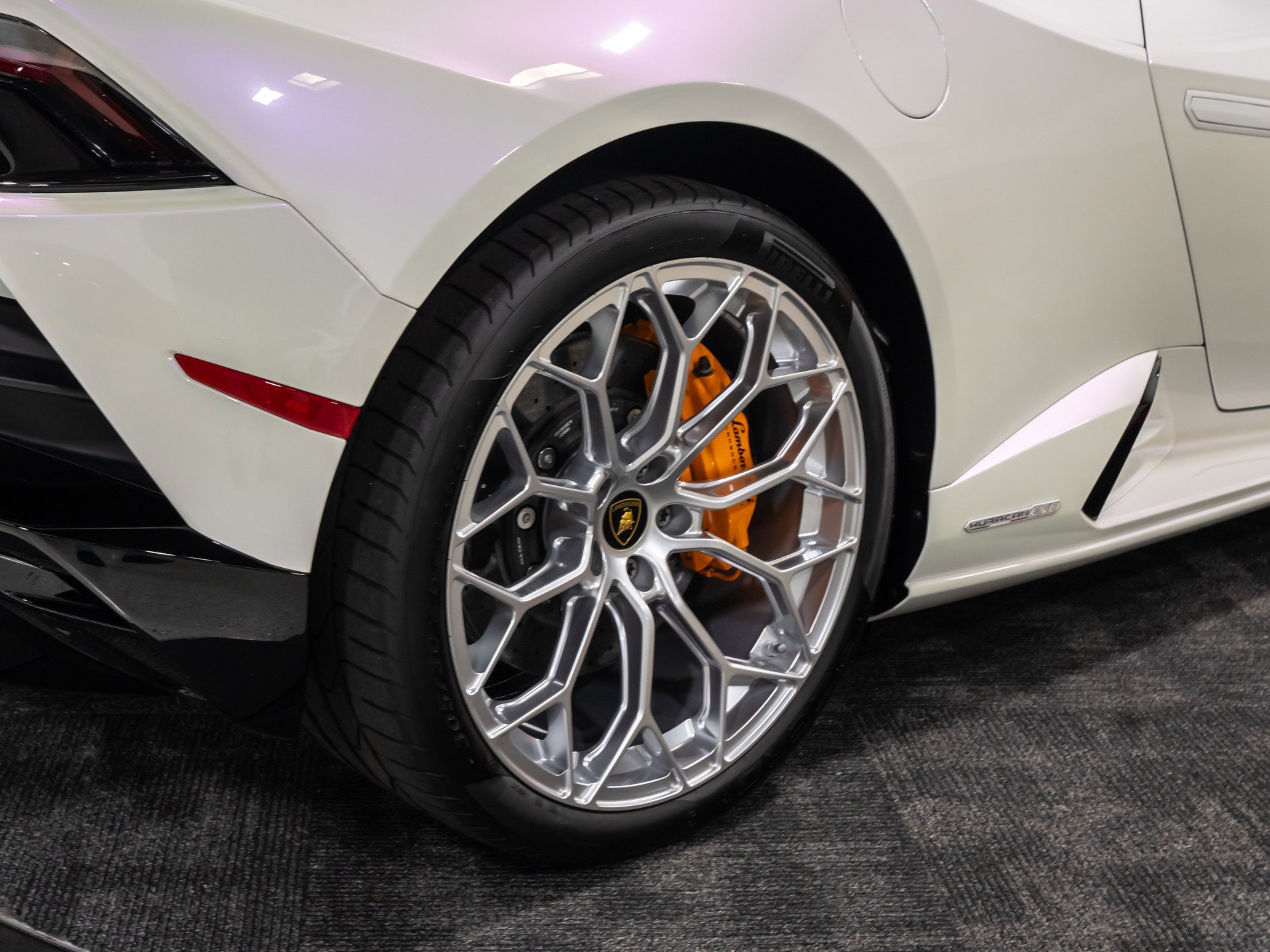 Used 2024 Lamborghini Huracan EVO AWD/4WD image 43