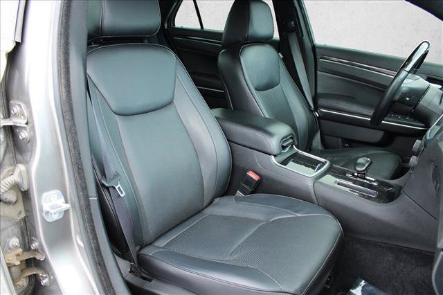 Used 2014 Chrysler 300 C AWD/4WD image 29