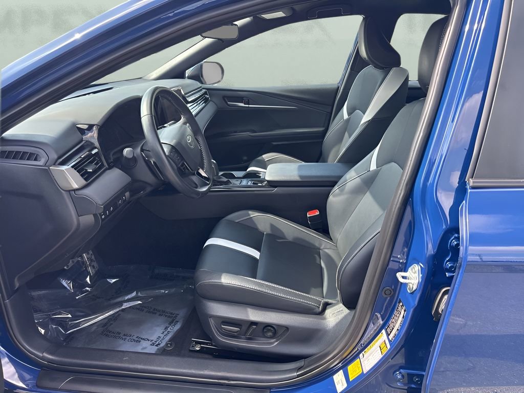 Used 2025 Toyota Camry SE FWD image 9