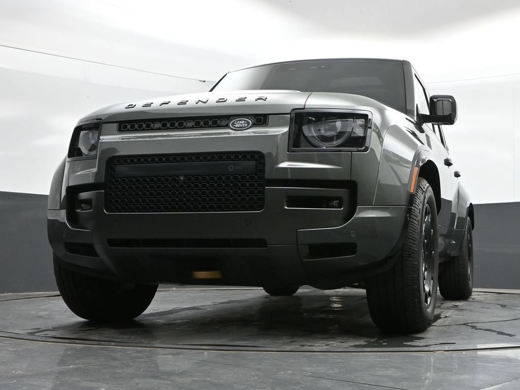 Used 2025 Land Rover Defender 110 AWD/4WD image 44