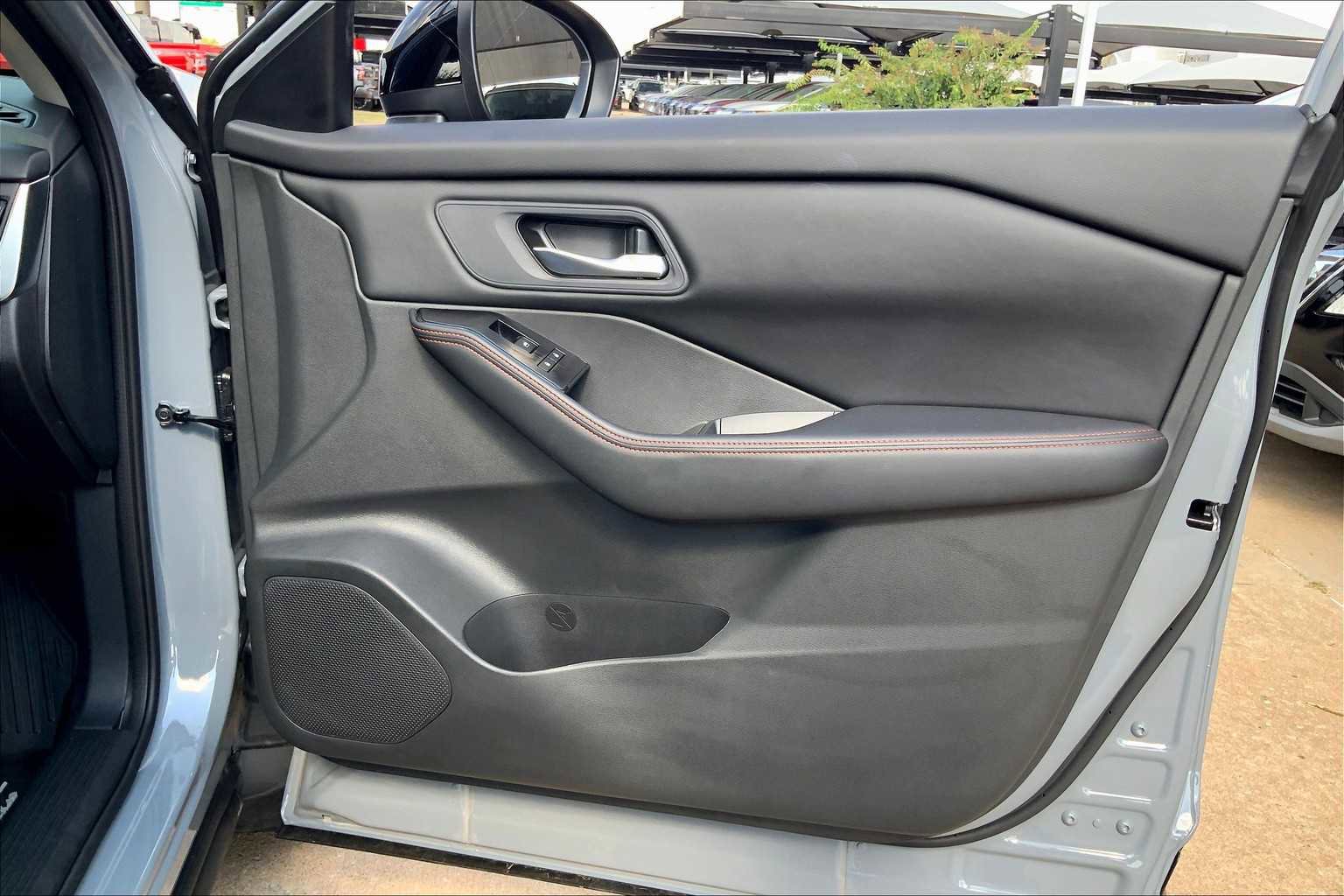 Certified 2025 Nissan Rogue SV image 24