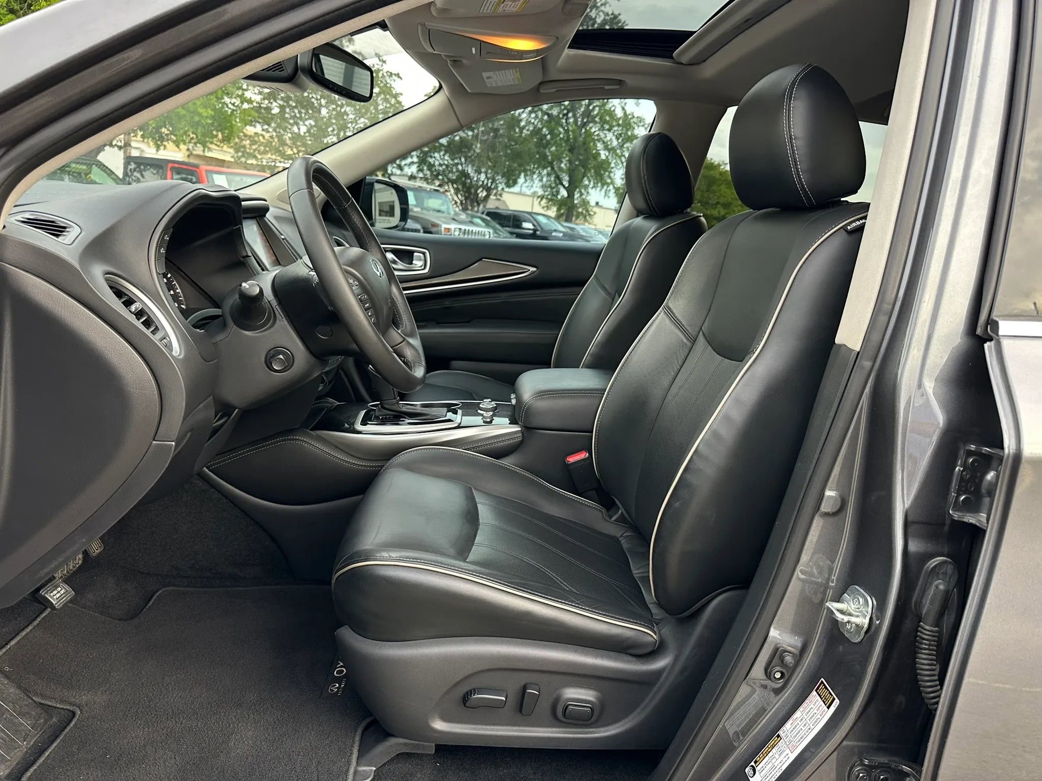 Used 2019 INFINITI QX60 Luxe w/ Essential Package AWD/4WD image 14