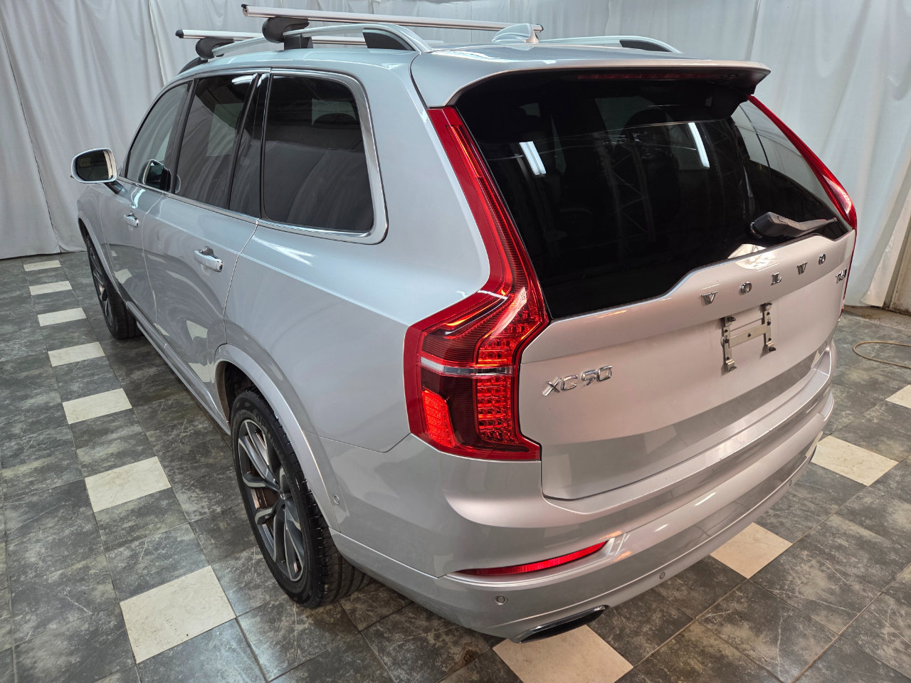 Used 2018 Volvo XC90 T6 Momentum w/ Convenience Package image 6