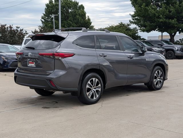 Used 2023 Toyota Highlander XLE FWD image 6