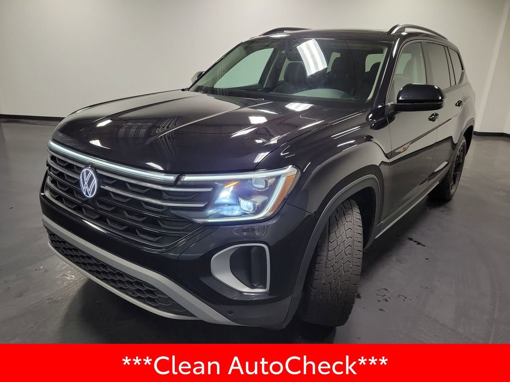 Used 2024 Volkswagen Atlas Peak Edition SE AWD/4WD image 4