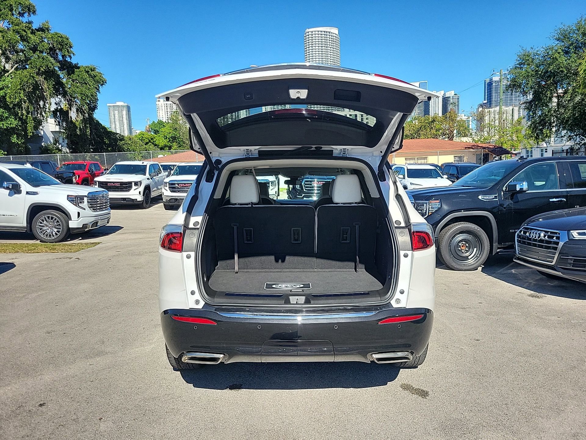 Used 2024 Buick Enclave Essence w/ Sport Touring Edition image 15