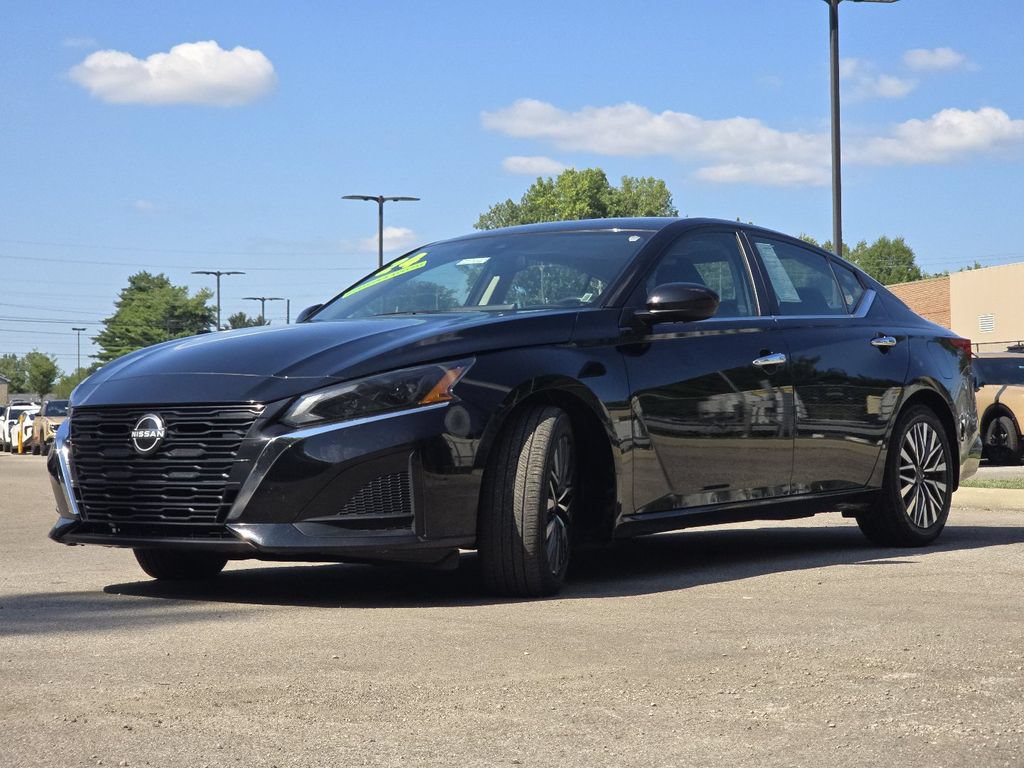 Used 2024 Nissan Altima 2.5 SV w/ SV Premium Package FWD image 11