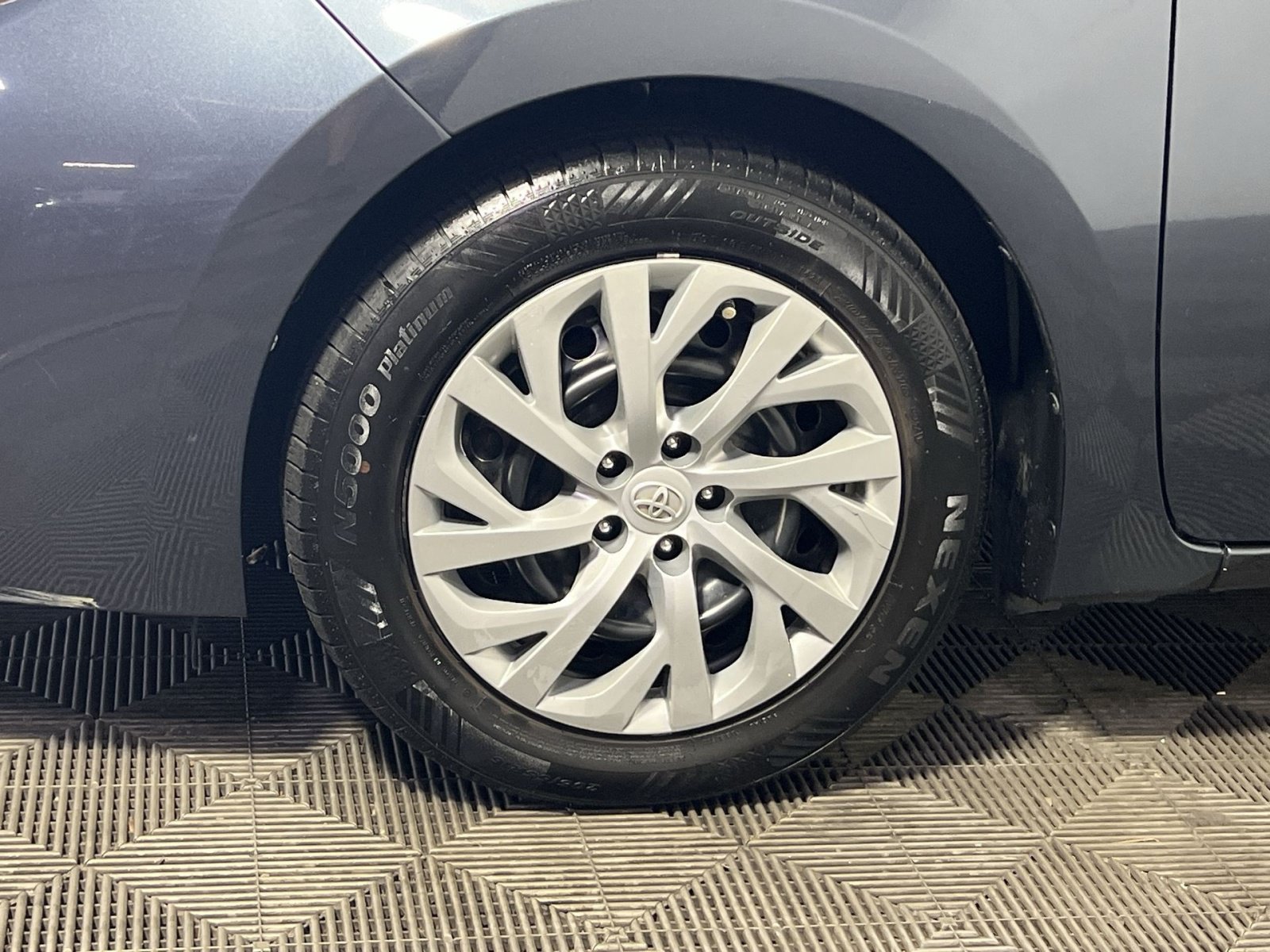 Used 2019 Toyota Corolla LE FWD image 12