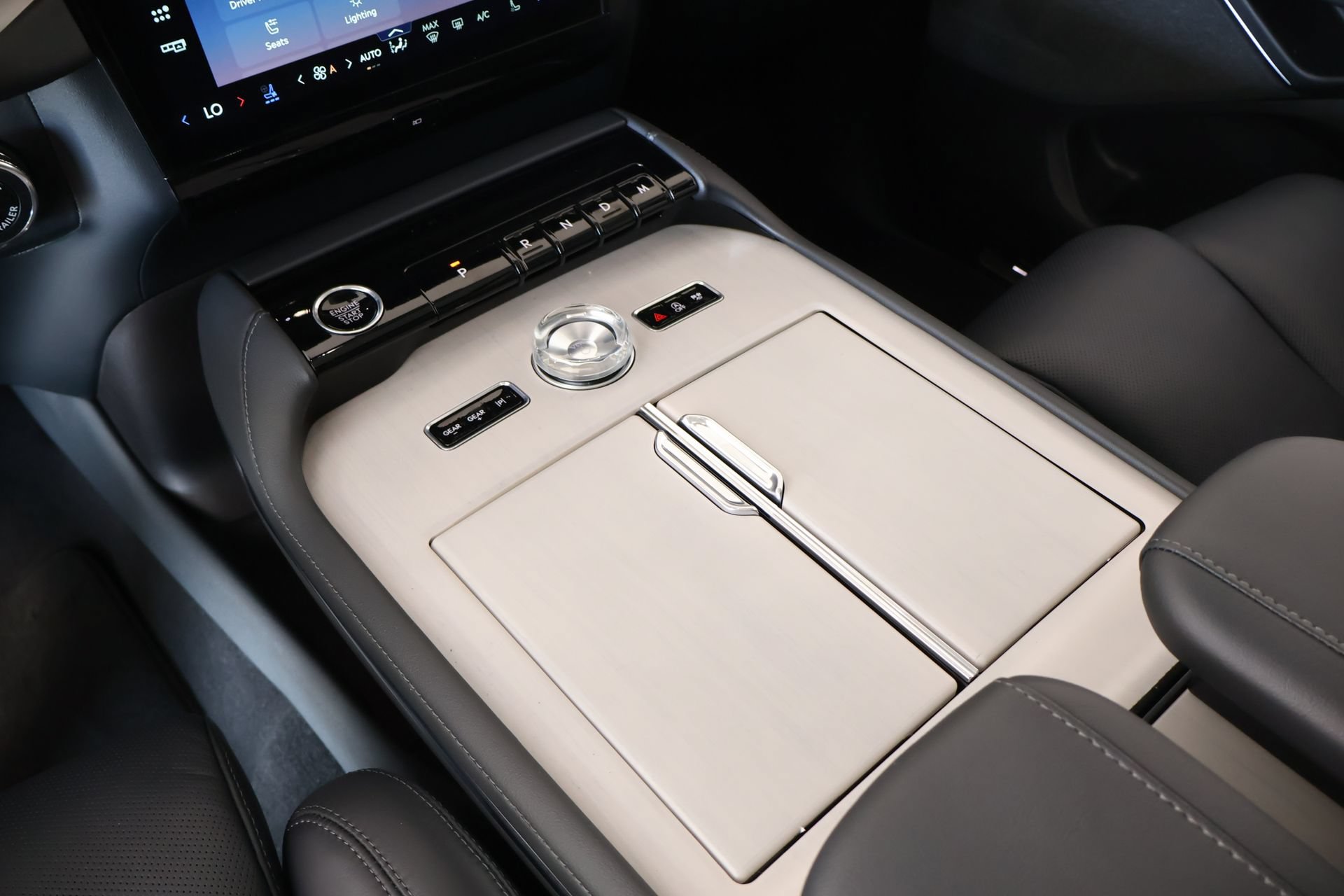 New 2025 Lincoln Navigator Reserve AWD/4WD image 8