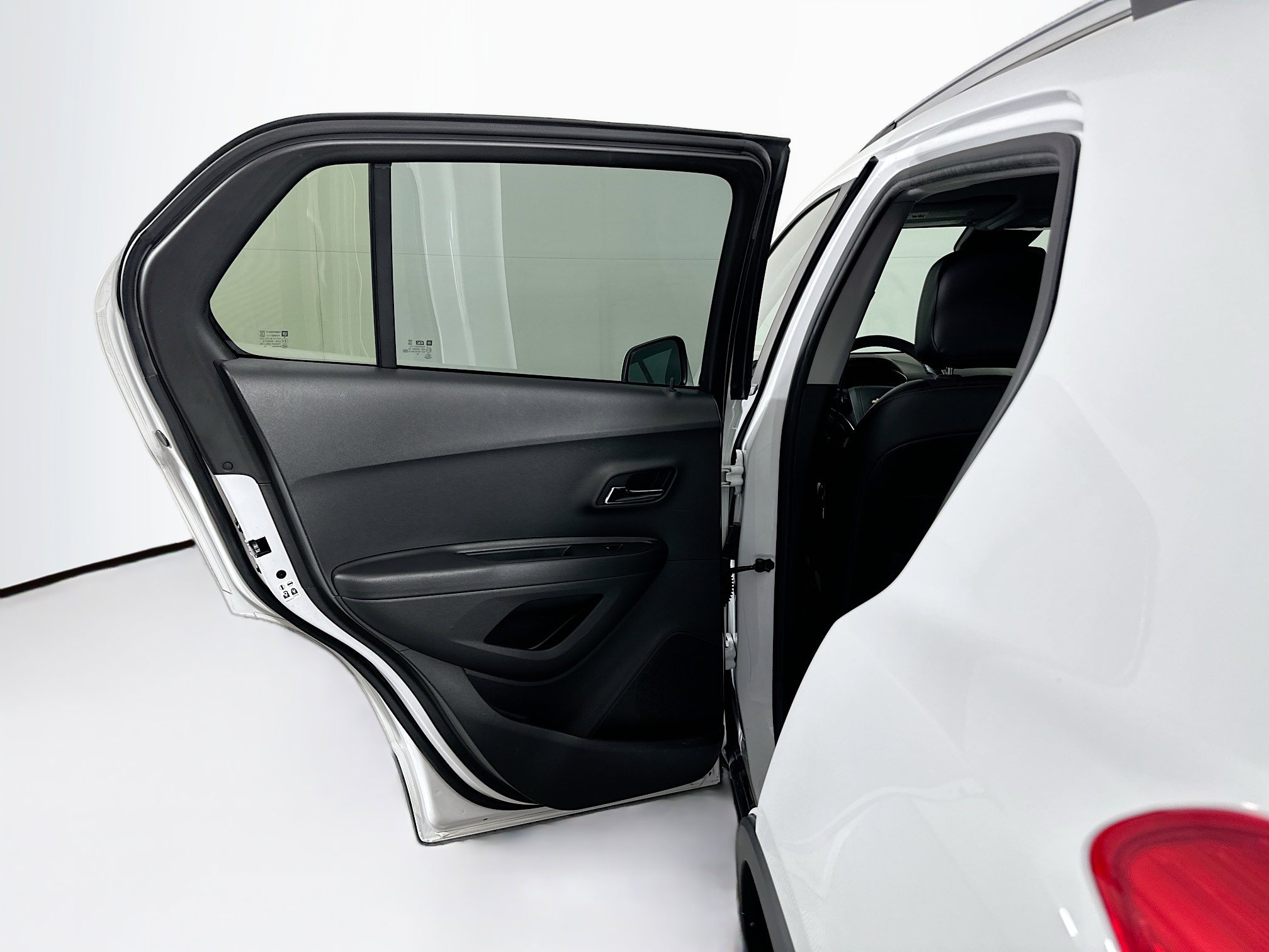 Used 2019 Chevrolet Trax LT w/ LT Convenience Package image 24