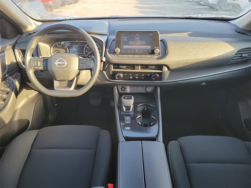 Used 2025 Nissan Rogue S image 9