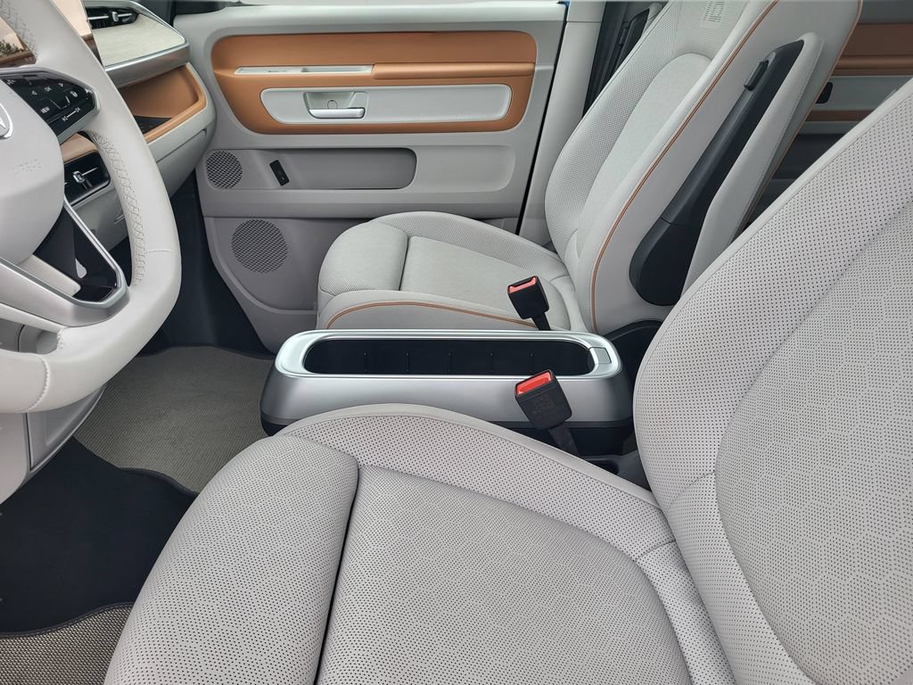 Used 2025 Volkswagen ID. Buzz 1st Edition RWD image 23