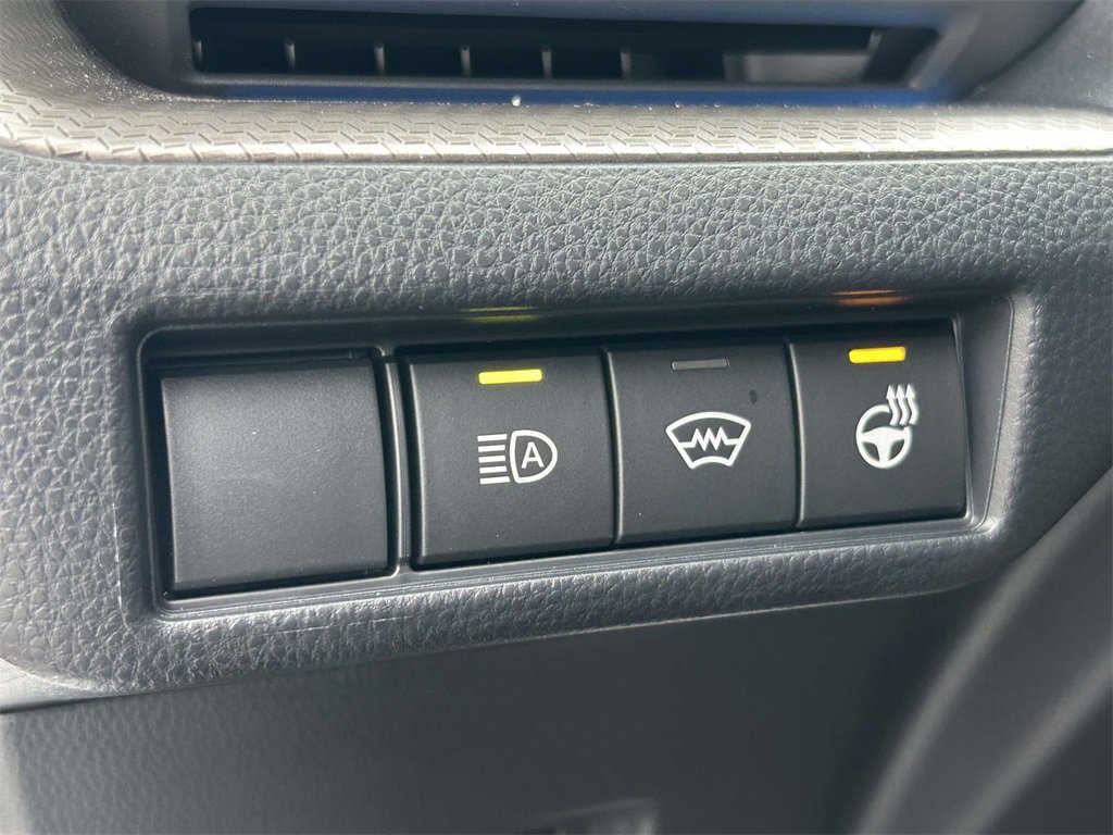 Used 2025 Toyota Prius XLE image 31