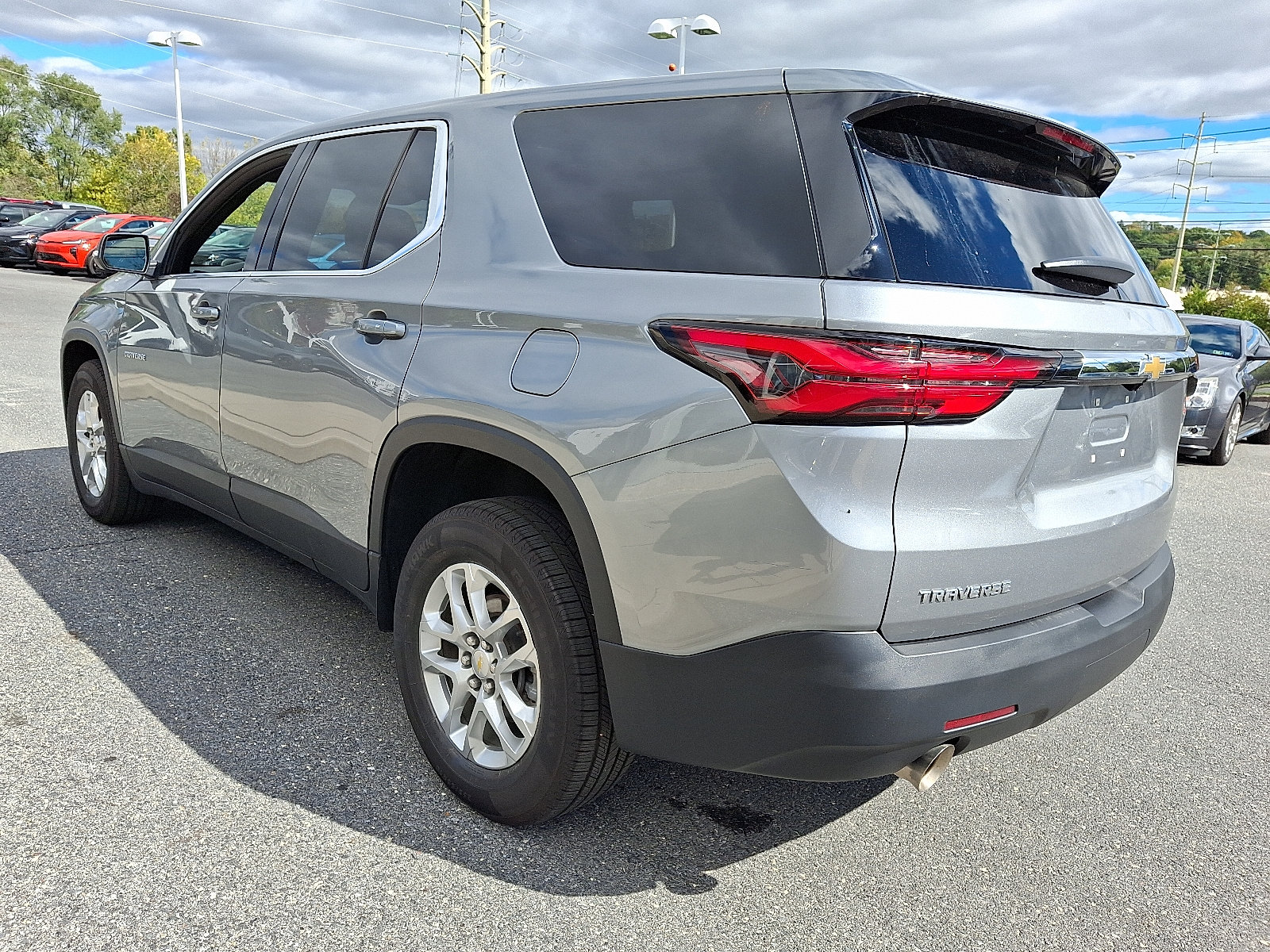 Certified 2023 Chevrolet Traverse LS w/ Safety Package FWD image 5